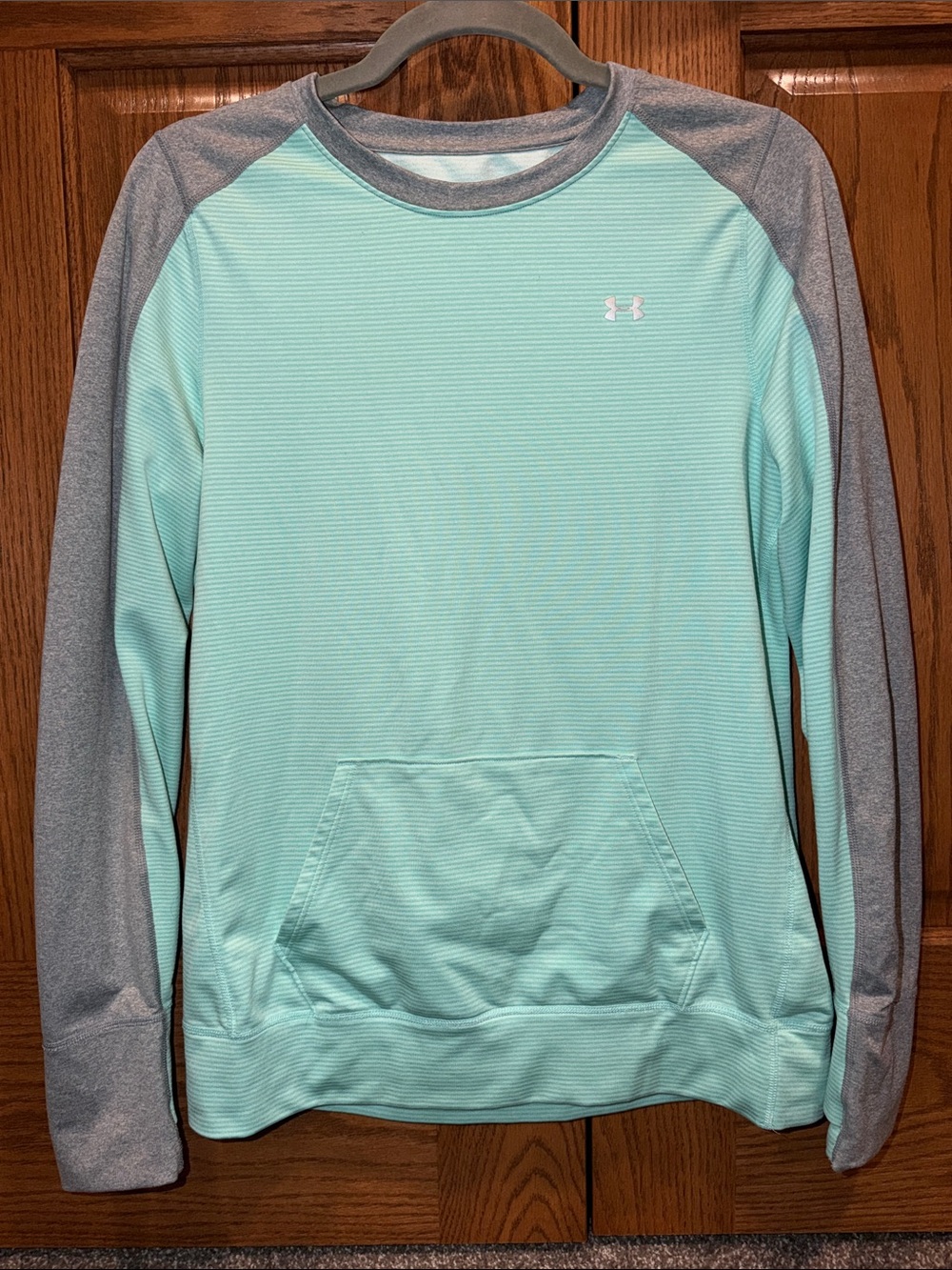Under Armour Women's Tech Striped Kangaroo Pocket Crewneck size M?